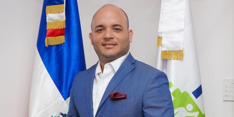 Periodista Pablo Gómez destaca avances de la comunicación dominicana
