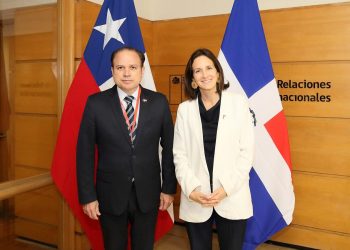 Viceministro Hugo Rivera agota agenda en Chile