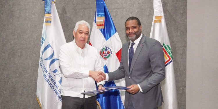 DGAPP y UNICARIBE acuerdan impulsar formación en alianzas público-privadas