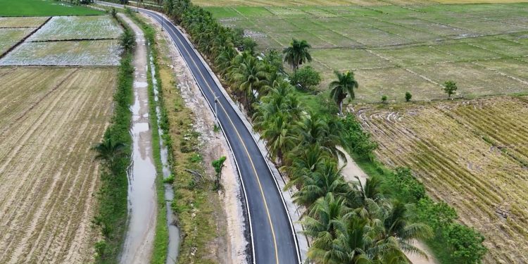 Luis Abinader entrega Circuito Vial Bajo Yuna; beneficiará más de 30 mil personas