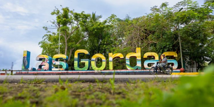 Inauguran carretera Mata Bonita–Los Memisos de 13.8 kilómetros en Las Gordas, Nagua; reclamada por más 50 años