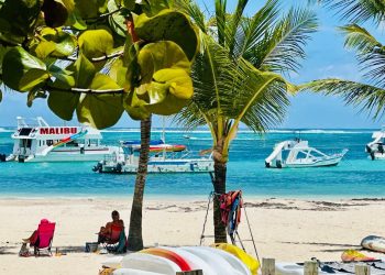 Adompretur exhorta regular el caos marítimo en franja de bañistas en playa de Bávaro