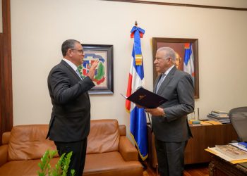 Juramentan a Carlos Alessandry Roa Howley como director ejecutivo del Plan San Juan