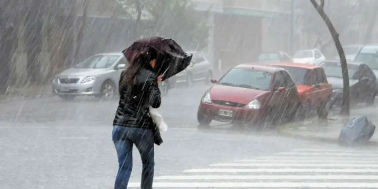 Indomet: sistema frontal provoca fuertes lluvias; se mantienen en alerta varias provincias del país