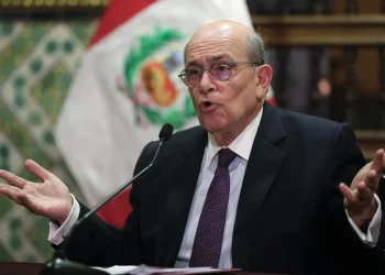 Dos ministros en Perú dimiten tras escándalo por compra de cazas de EE.UU.