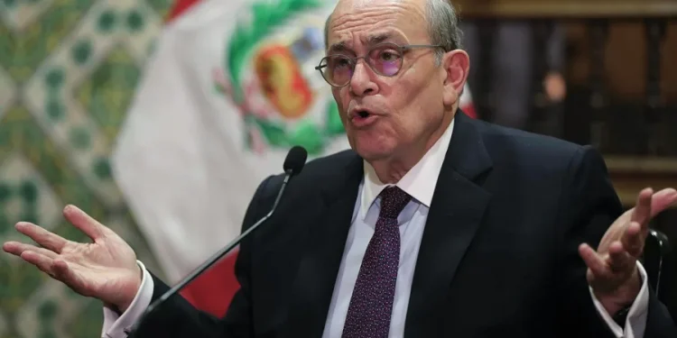 Dos ministros en Perú dimiten tras escándalo por compra de cazas de EE.UU.