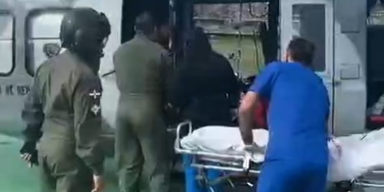 Rescatan a dos turistas en el Pico Duarte mediante evacuación aeromédica