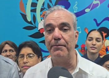 Luis Abinader recorre Feria Regional del Libro Santiago 2026 y llama a la población a visitarla