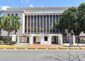 Ministerio de Educación suspende docencia en provincias en alerta por incidencia de vaguada