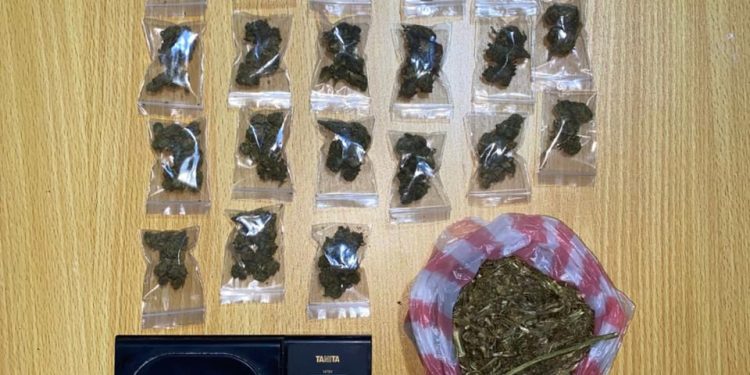 Policía ocupa sustancias narcóticas, máquinas tragamonedas, motocicletas y detiene antisociales en Villa Mella