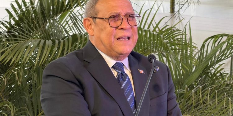 MESCyT explica proceso de reforma educativa: primero se modificarán las leyes y luego la transformación del sistema