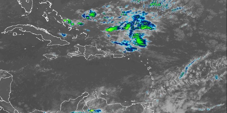 Indomet: Vaguada seguirá provocando fuertes aguaceros este lunes