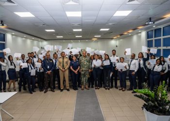 Lee Ballester certifica a 37 nuevos inspectores migratorios tras agotar proceso de pasantías en puertos, aeropuertos y puestos fronterizos