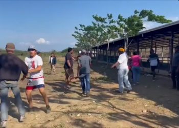 Campesina denuncia presunta complicidad de funcionarios en invasión de tierras en Montecristi