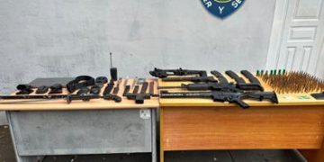 PN junto al Ministerio Público ocupa cinco armas de fuego y más de 200 municiones en allanamiento en Barahona