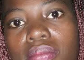 Haitiana quema las manos de su hijo menor de edad por mil pesos