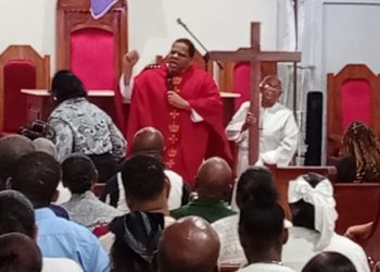 Abinader se compromete a construir templo en San Luis y ejecutar obras comunitarias, revela sacerdote