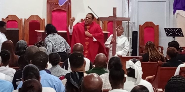 Abinader se compromete a construir templo en San Luis y ejecutar obras comunitarias, revela sacerdote