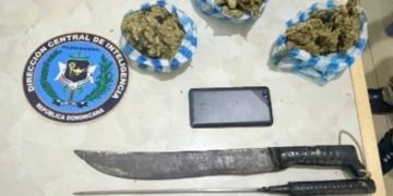 Policía Nacional junto al Ministerio Público ocupa drogas, armas blancas y otros objetos durante allanamiento en Espaillat