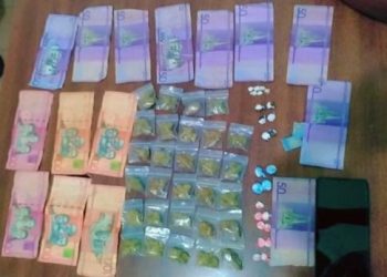 Policía apresa a individuo con drogas, dinero y motocicleta en sector Canasta, San Cristóbal