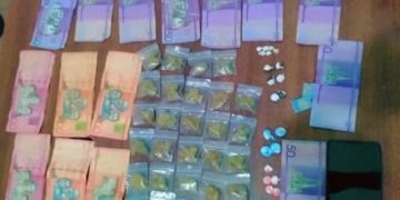 Policía apresa a individuo con drogas, dinero y motocicleta en sector Canasta, San Cristóbal