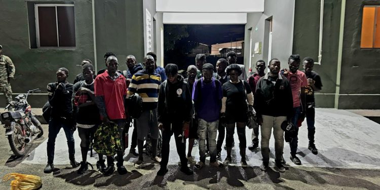 Ejército detiene a 28 haitianos indocumentados detectados con drones en Dajabón