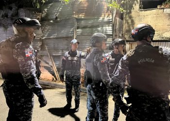 Policía desmantela puntos de venta de drogas, detiene a un hombre por robo y ocupa motocicletas en Los Guaricanos