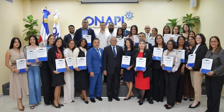 ONAPI concluye la tercera edición del Curso Especializado en Propiedad Industrial para impulsar la innovación