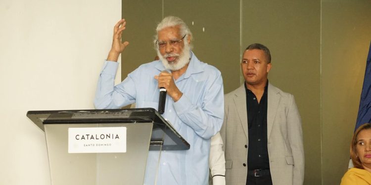 Fenatrano advierte posibles alzas en pasajes y convoca encuentros en el Gran Santo Domingo