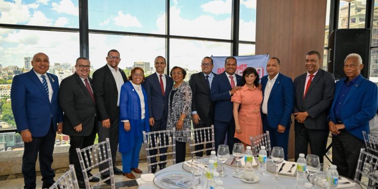 Radhamés Silverio reúne a más de 300 doctores y proyecta una nueva etapa de liderazgo científico en la UASD