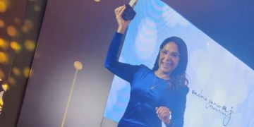 Premio Vive Sano reconoce a Carol G. Martínez Medina por su aporte al periodismo de salud