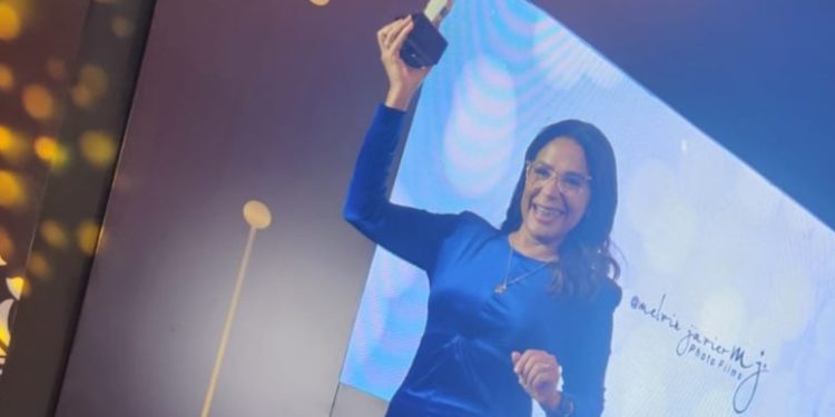 Premio Vive Sano reconoce a Carol G. Martínez Medina por su aporte al periodismo de salud