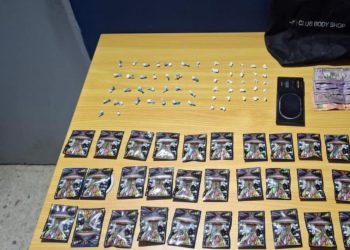 DINTEL junto al MP ocupa más de 200 porciones de drogas, dos paquetes de cocaína, arma de fuego y dinero en efectivo