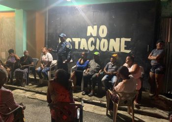 Autoridades policiales de Los Guaricanos se reúnen con comunitarios del sector La Mina