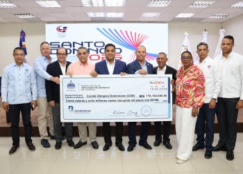 Ministro Kelvin Cruz entrega RD$178 millones más al COD para preparación de atletas