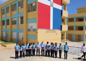 Presidente Luis Abinader inaugura escuela básica La Milagrosa en La Ureña, SDE tras más de 14 años de espera
