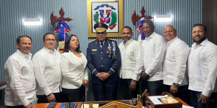 Cámara De Comercio Empresarial de Santo Domingo Norte (CCESDN) y Dirección Policial acuerdan colaboración mutua