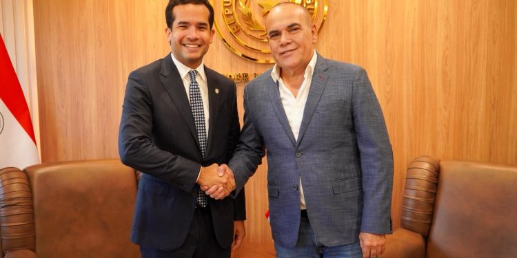Omar Fernández fortalece vínculos entre RD y Paraguay en encuentro con presidente del Senado