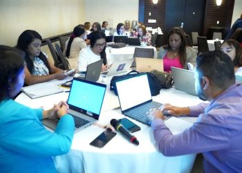 Suspenden evaluación de desempeño docente en todo el país por colapso de plataforma