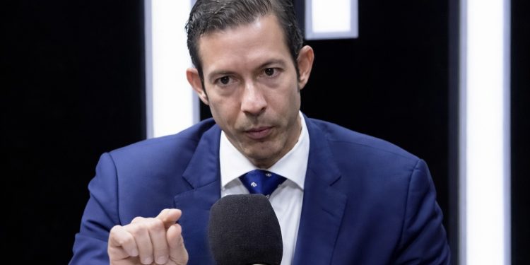 Experto afirma que incentivos a energías renovables se han venido cercenando