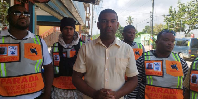 Presidente de UNAMOTAXIS, Esteban Beltré condena crimen ocurrido en Santiago y llama a profundizar la regulación e identificación del mototaxi formal