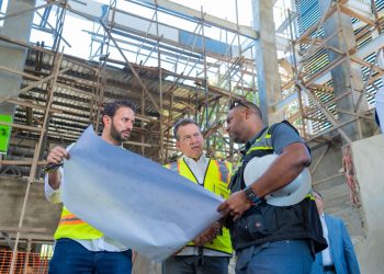 Ministro Ito Bisonó acelera entrega de obras deportivas; Pabellón de Taekwondo supera el 75% de ejecución