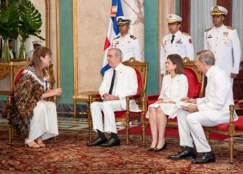 Presidente Abinader recibe cartas credenciales de 6 embajadores acreditados ante el Gobierno