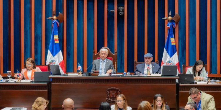 Senado aprueba ley que reconoce trayectoria política y de servicio del exsenador Vicente Sánchez Baret