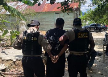 Capturan en Loma de Cabrera “Piku” y “el Wa” con cocaína, marihuana, crack y una pistola