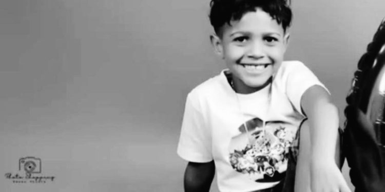 Niño de seis años pierde la vida tras incendio en su vivienda en Azua