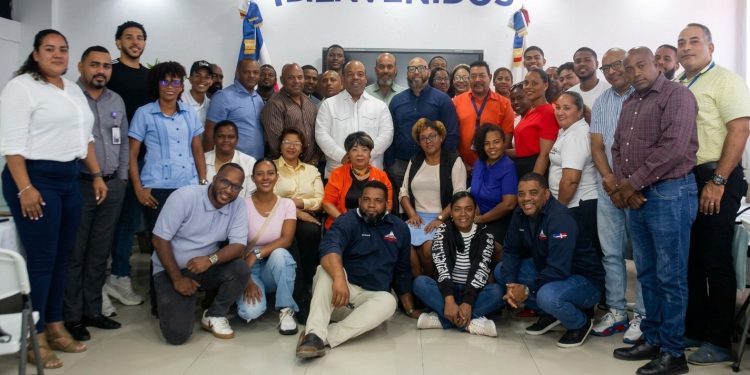 Regional 15 de Educación presenta gestores del programa Escuela Abierta y Activa