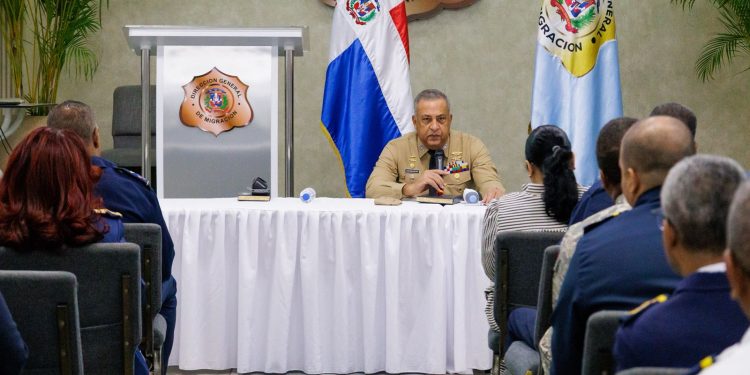 Lee Ballester exhorta a inspectores y supervisores “El control migratorio y fronterizo es clave en la seguridad nacional”