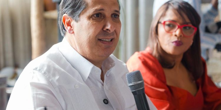 Ministro Víctor Atallah anuncia en La #Mesaza que RD asumirá en mayo la Asamblea Mundial de la Salud