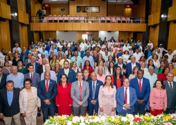 Asjana David se compromete a construir una UASD moderna y participativa, al honrar a los Héroes de abril en Centro UASD Nagua